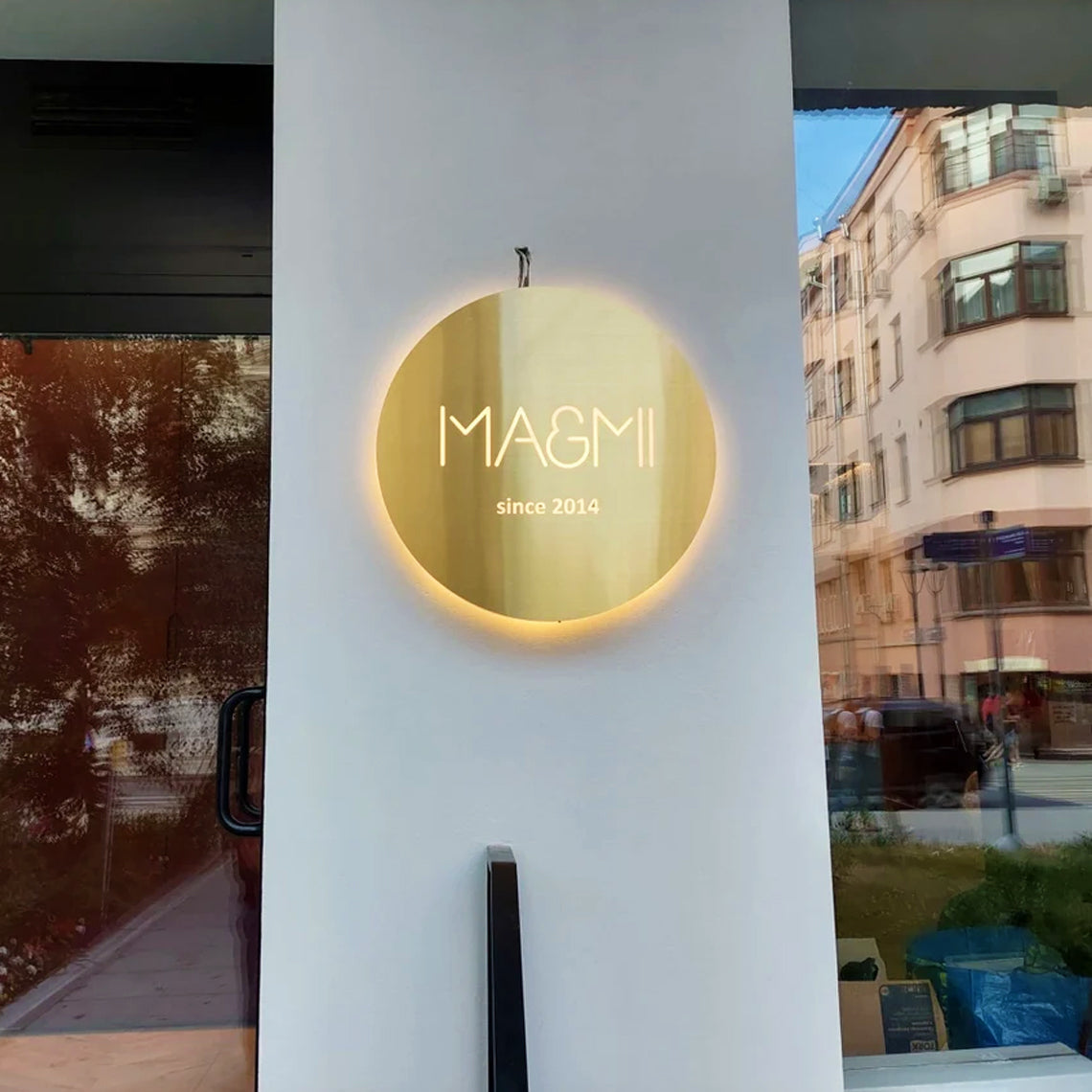 Gold Metal Backlit Sign 3D Light Box Round Shape