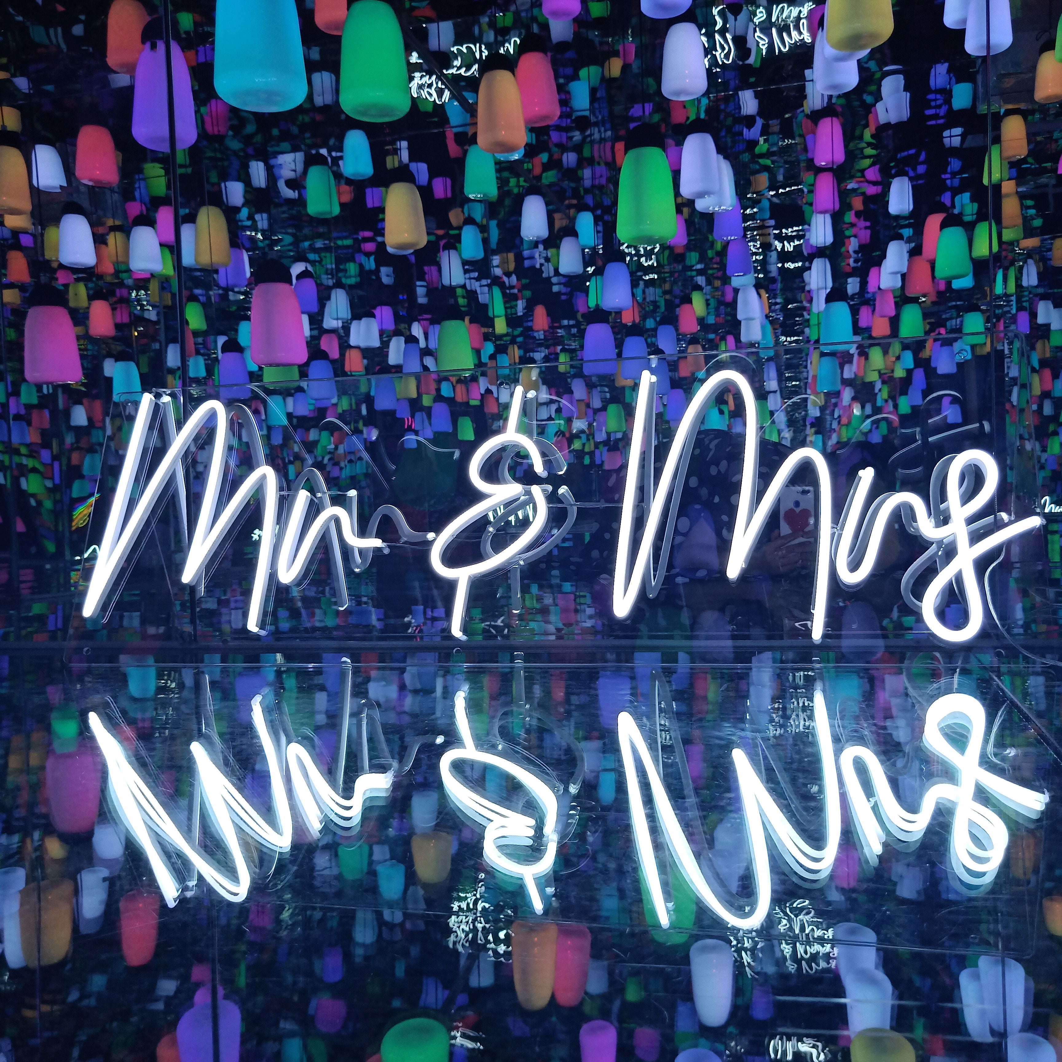 Mr & Mrs Neon Signs